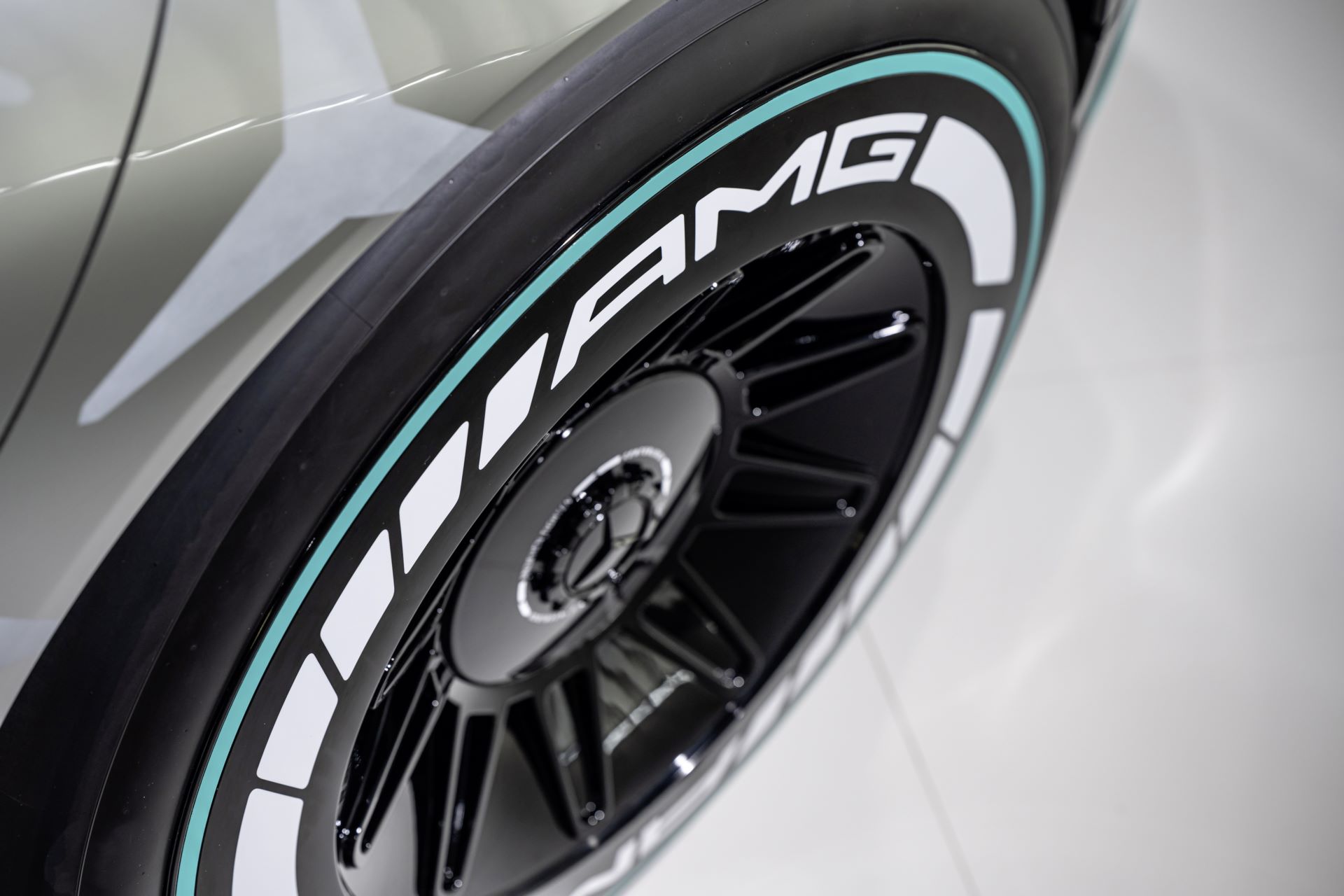 Mercedes-Vision-AMG-Concept-9