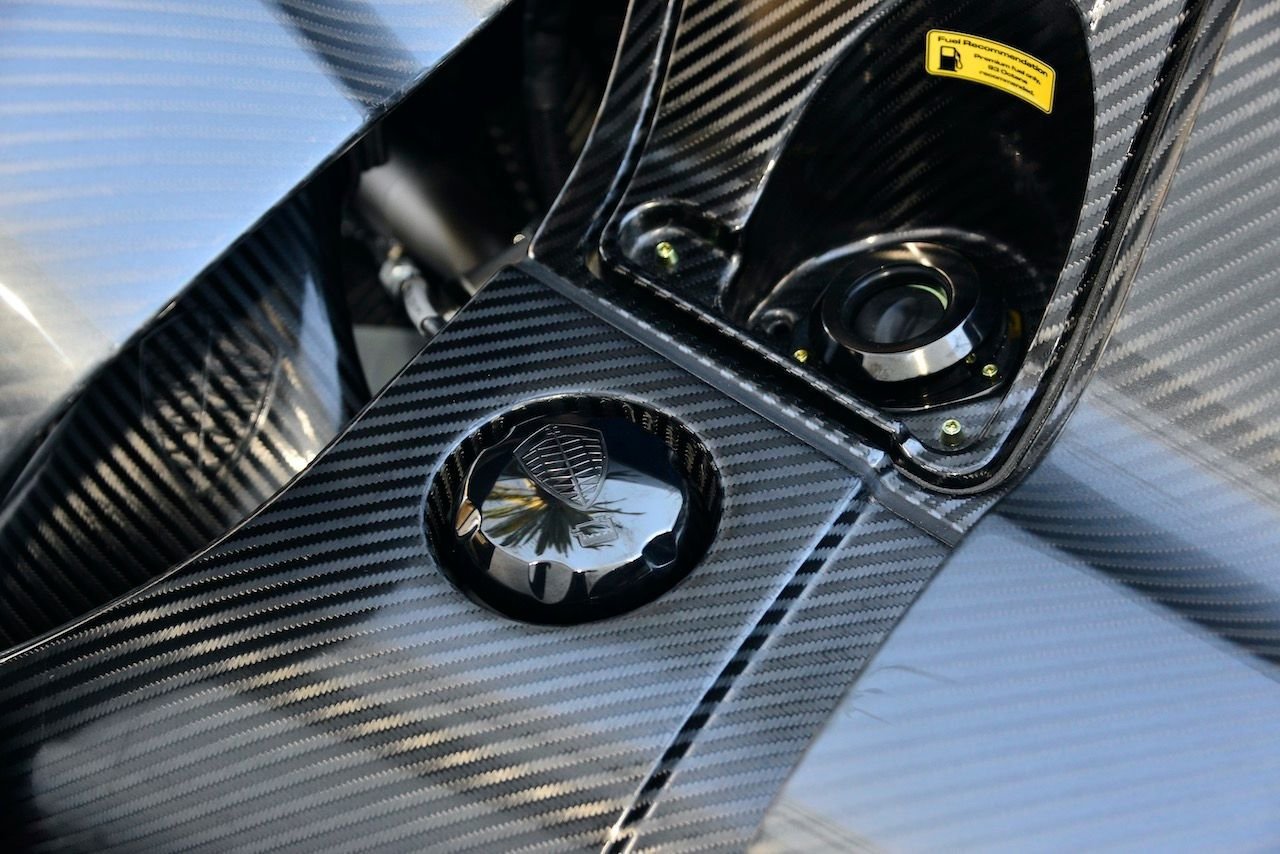 naked_carbon_Koenigsegg_Regera-sale-48