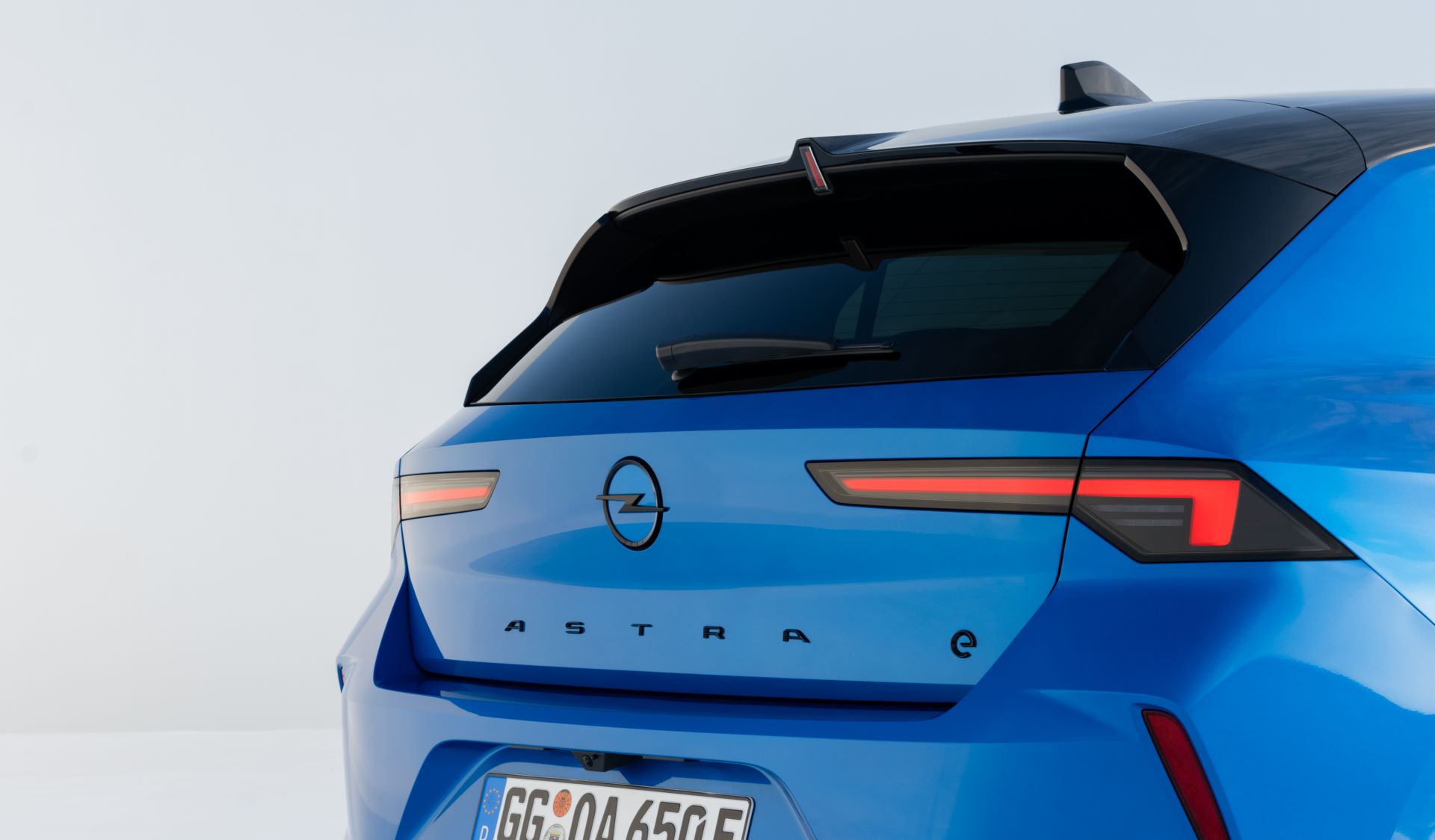 Opel-Astra-Electric-7