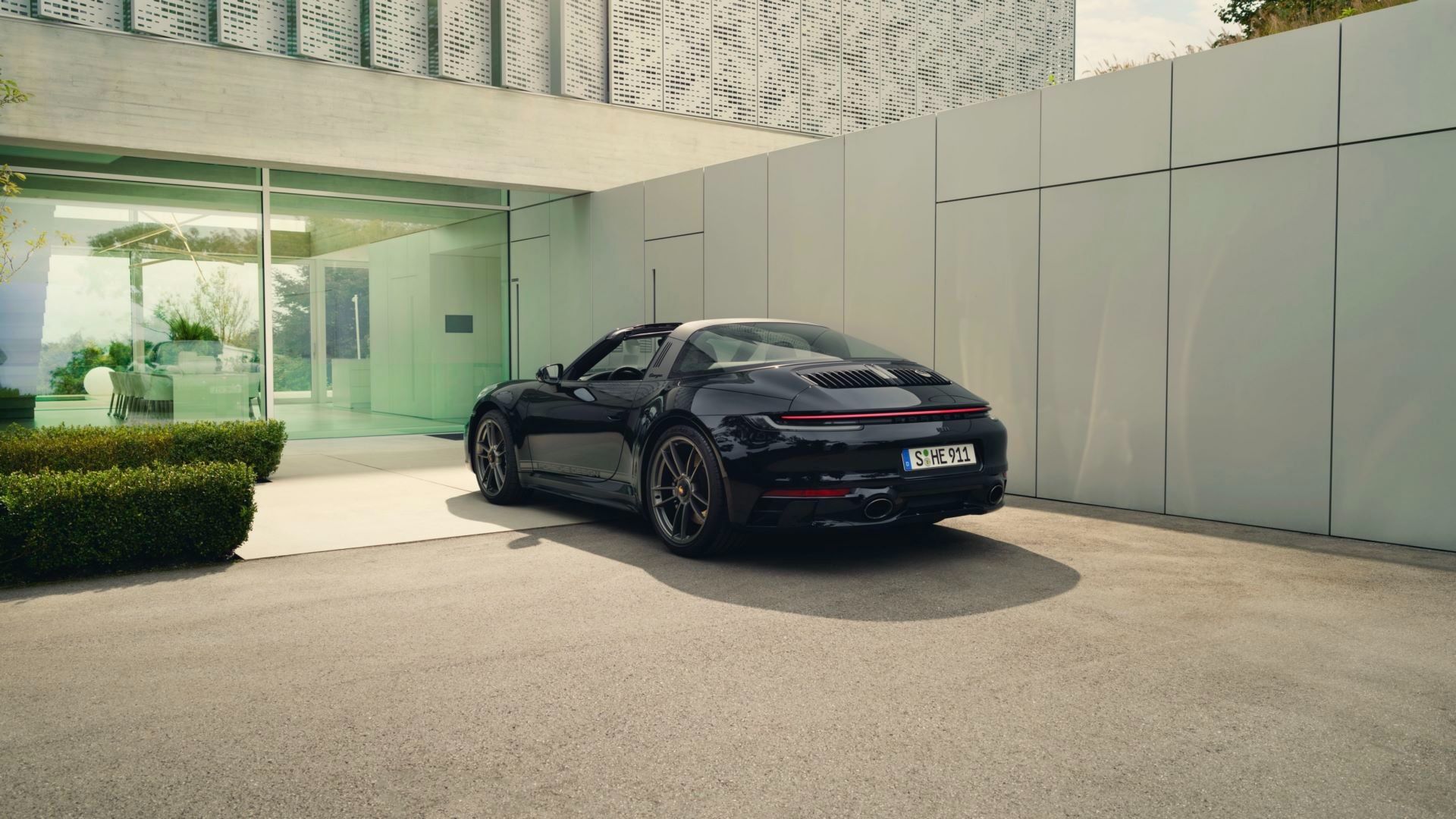 Porsche-911-Targa-4-GTS-Edition-50-Years-Porsche-Design-4