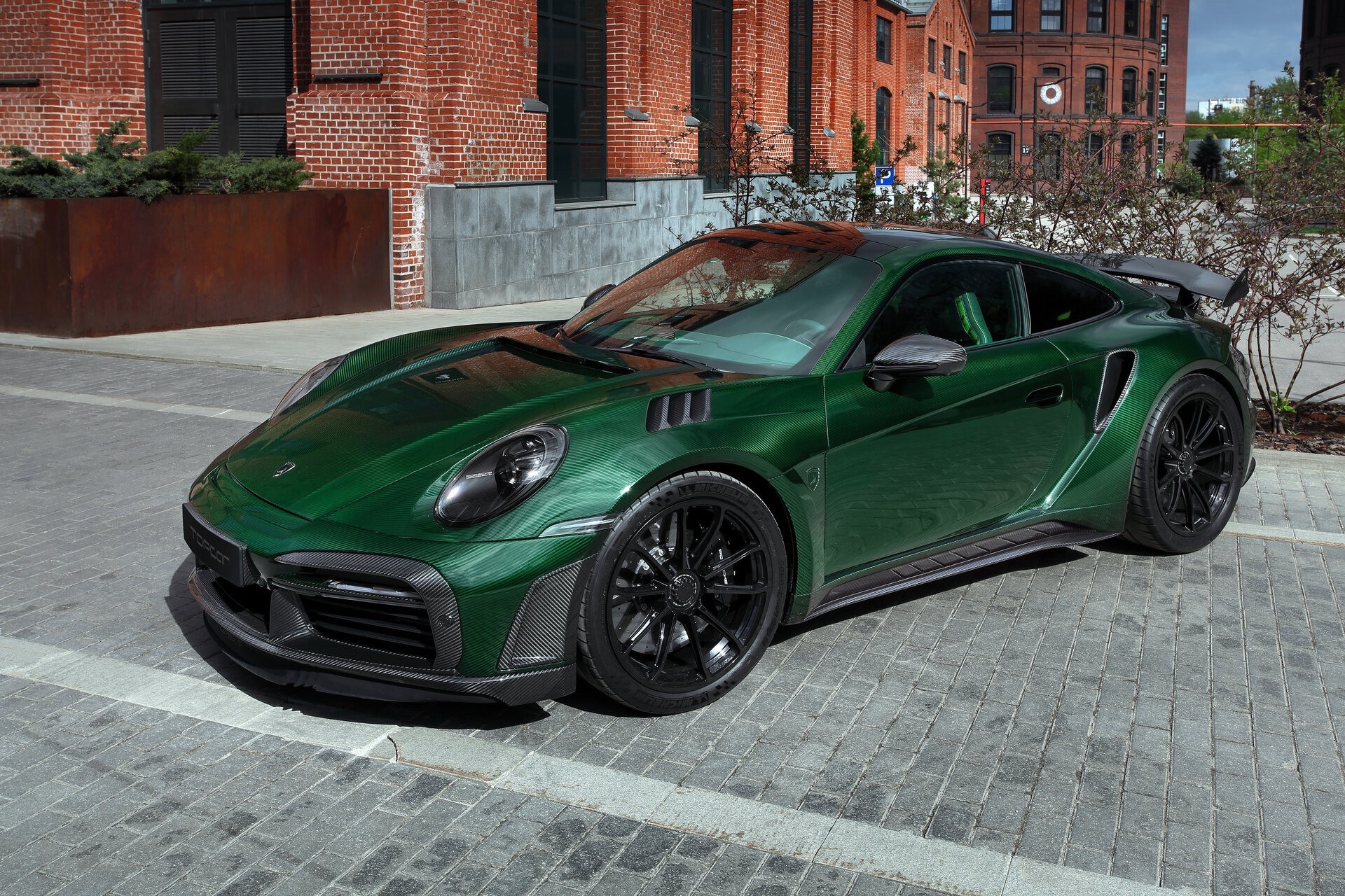 Porsche_911_Turbo_S_Stinger_GTR_Carbon_Edition_2