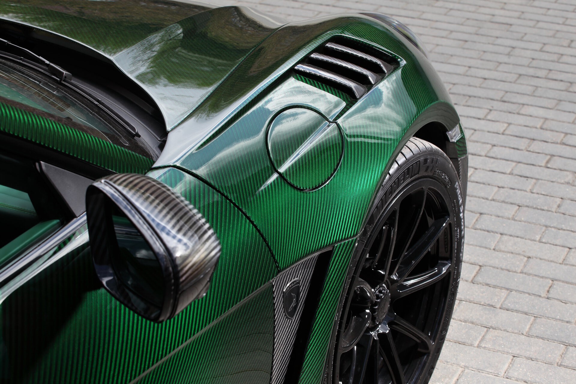 Porsche_911_Turbo_S_Stinger_GTR_Carbon_Edition_6