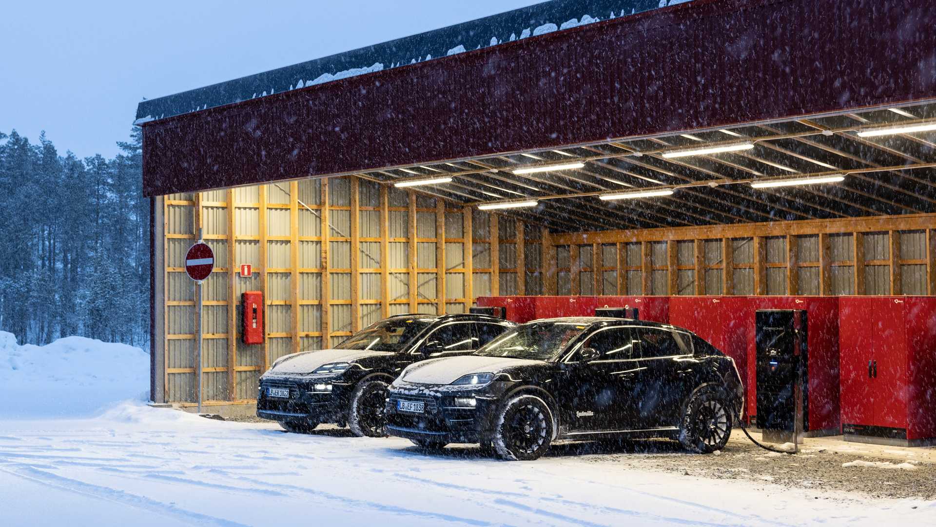 porsche-macan-charging-up-for-cold-weather-testing