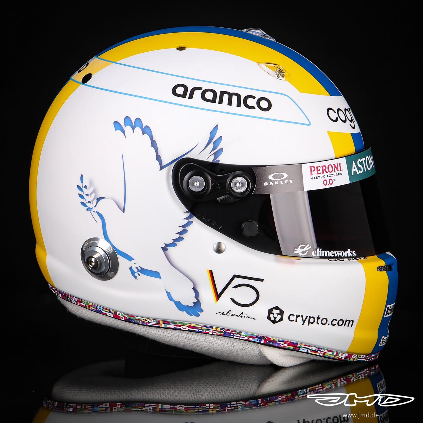 Vettel-helmet-no-war-7