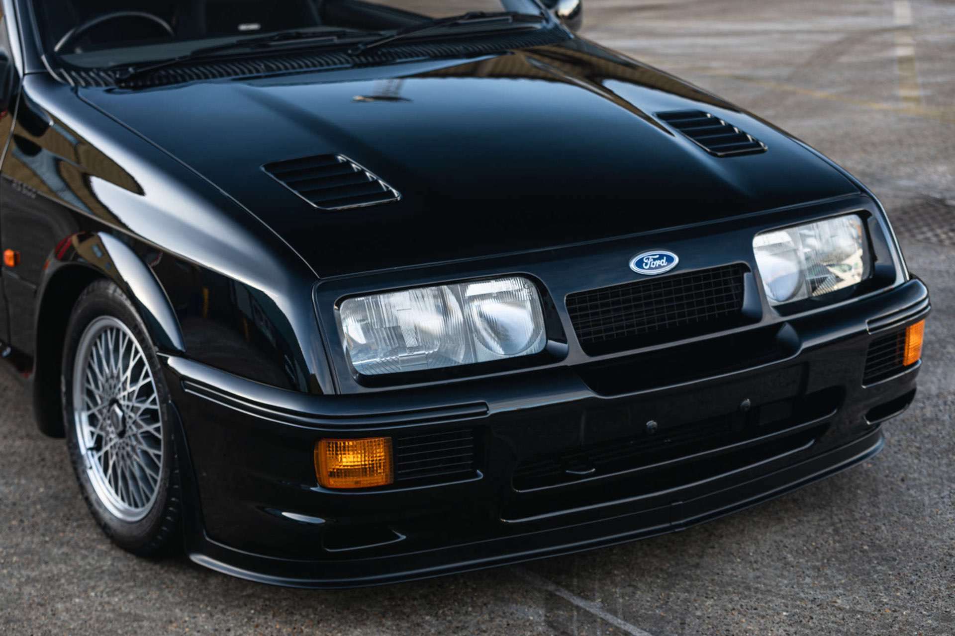 1987_Ford_Sierra_RS500_Cosworth_recrod_sale-3