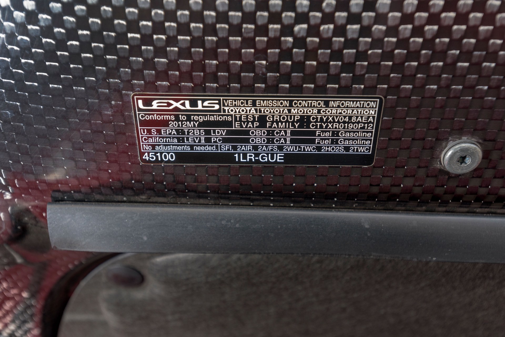 2012_Lexus_LFA_red_auction61