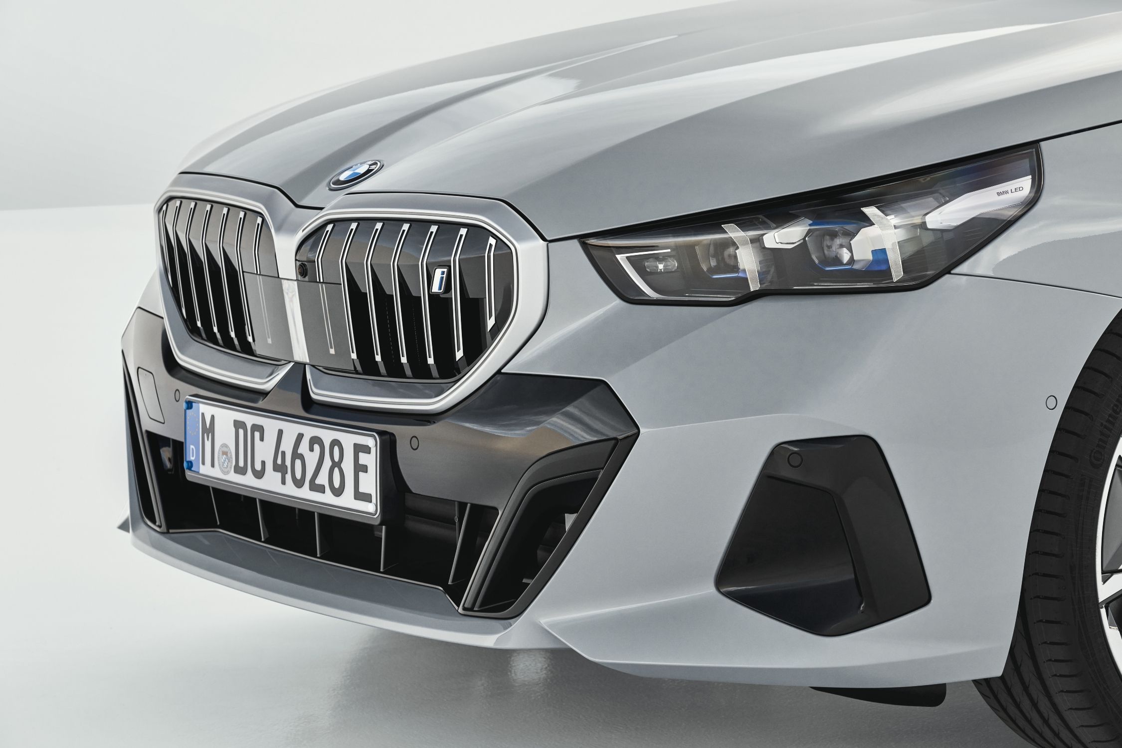 BMW-5-Series-i5-2023-126
