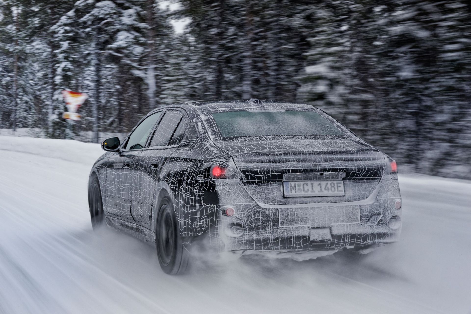 BMW-i5-winter-tests-17