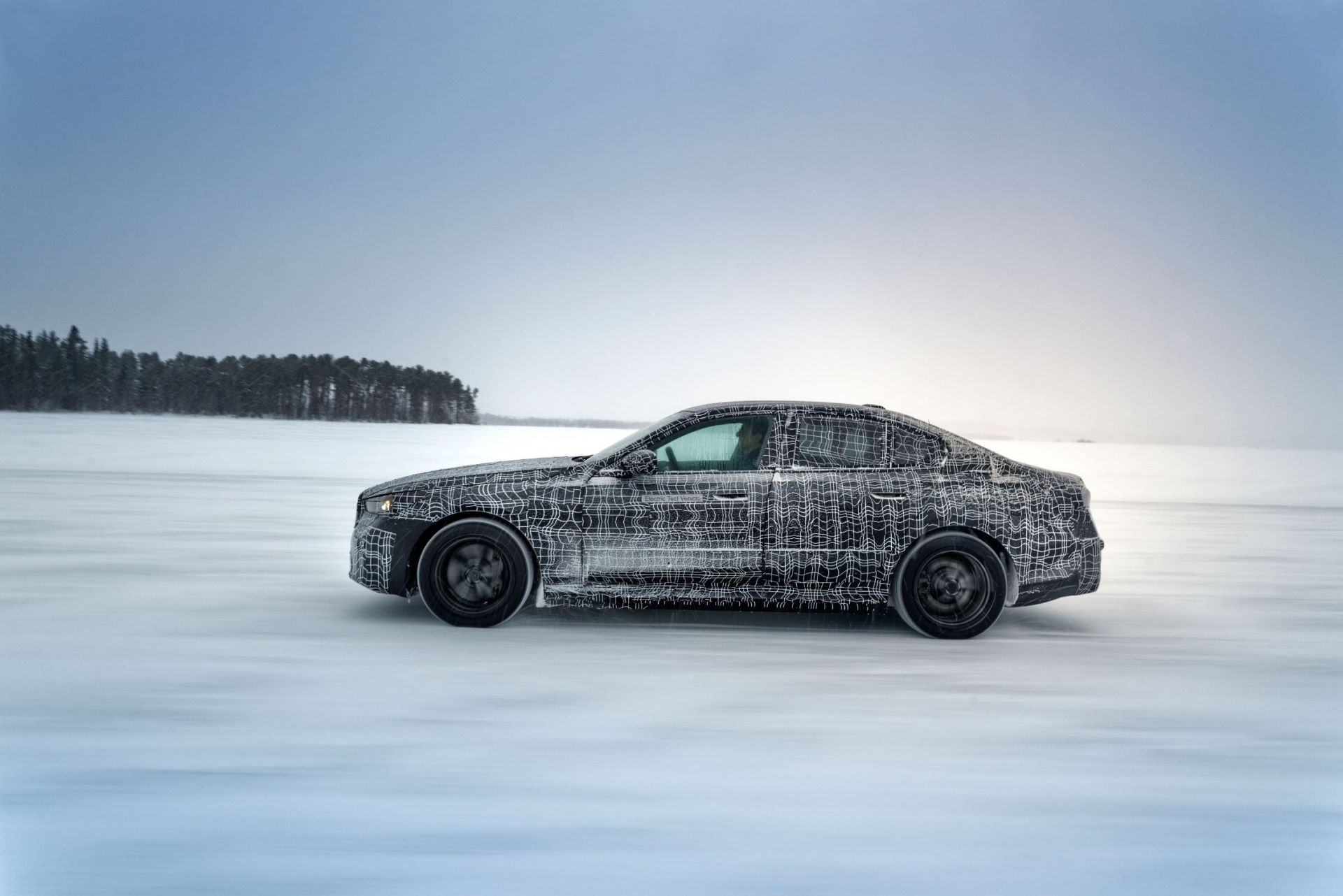 BMW-i5-winter-tests-18
