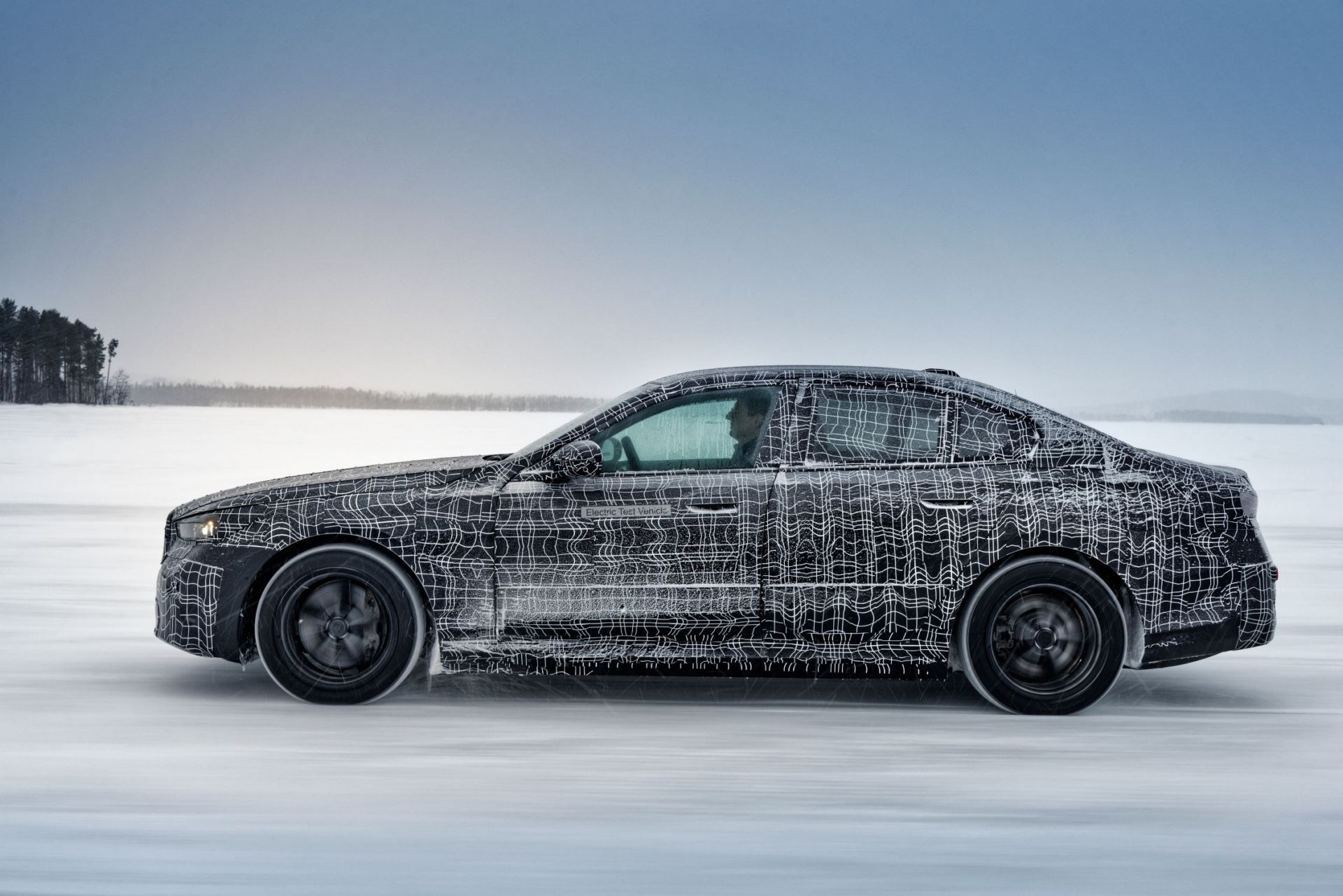 BMW-i5-winter-tests-19