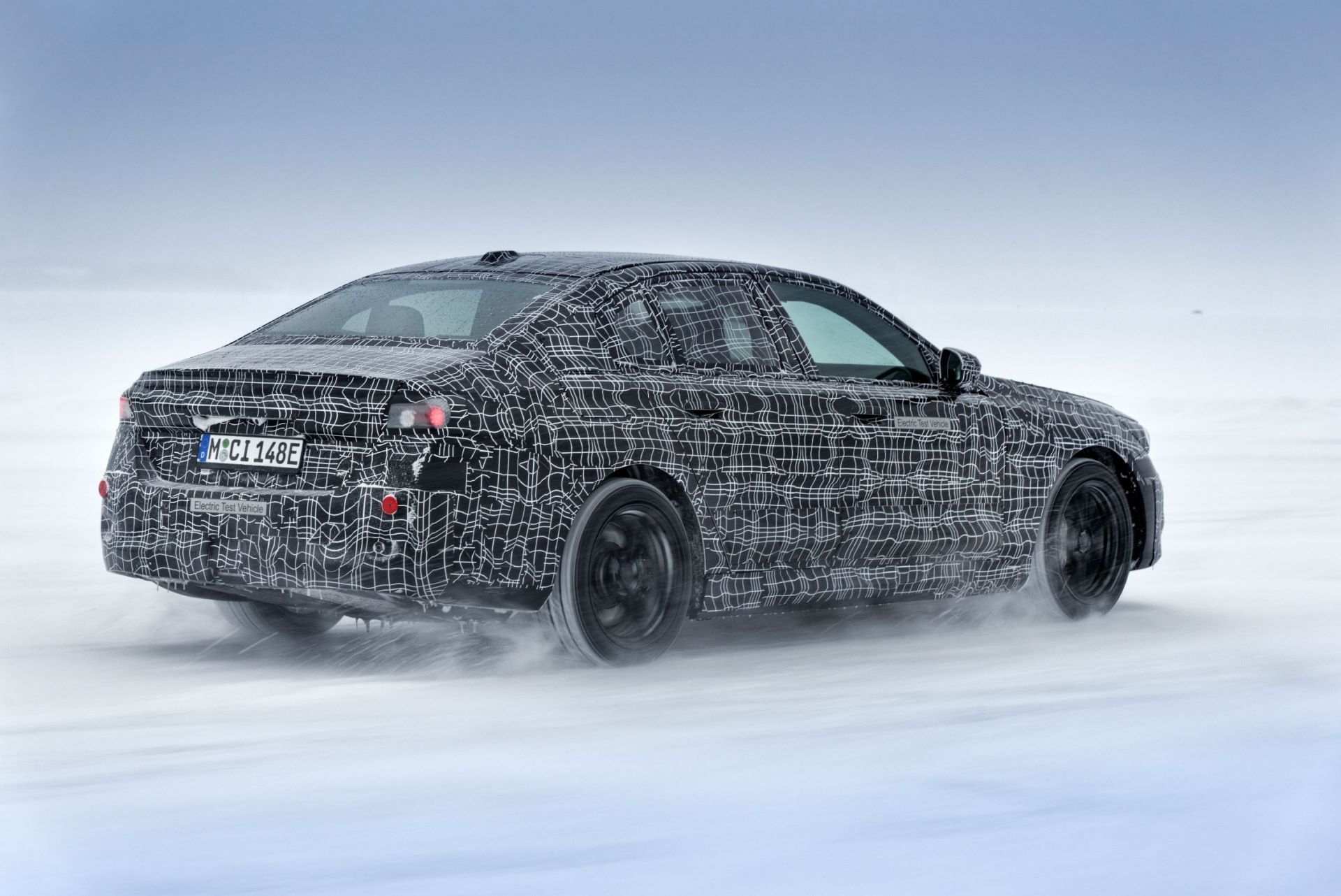 BMW-i5-winter-tests-24