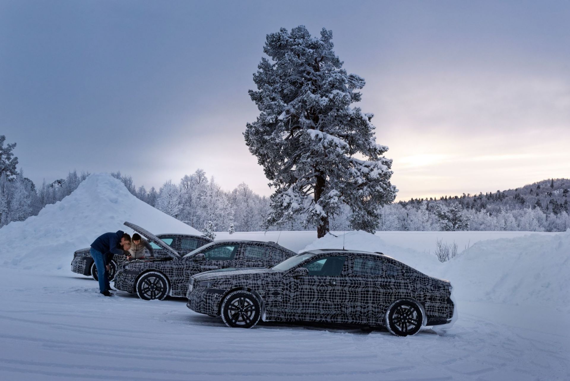 BMW-i5-winter-tests-37
