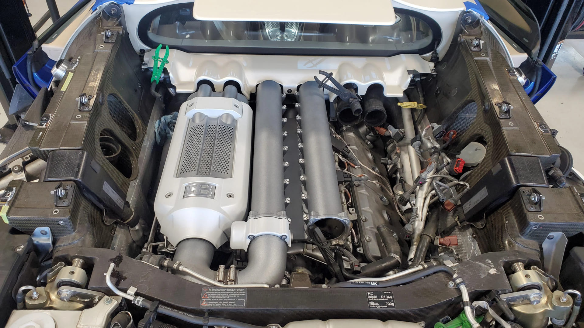 Bugatti-Veyron-spark-plug-ignition-coil-service-3