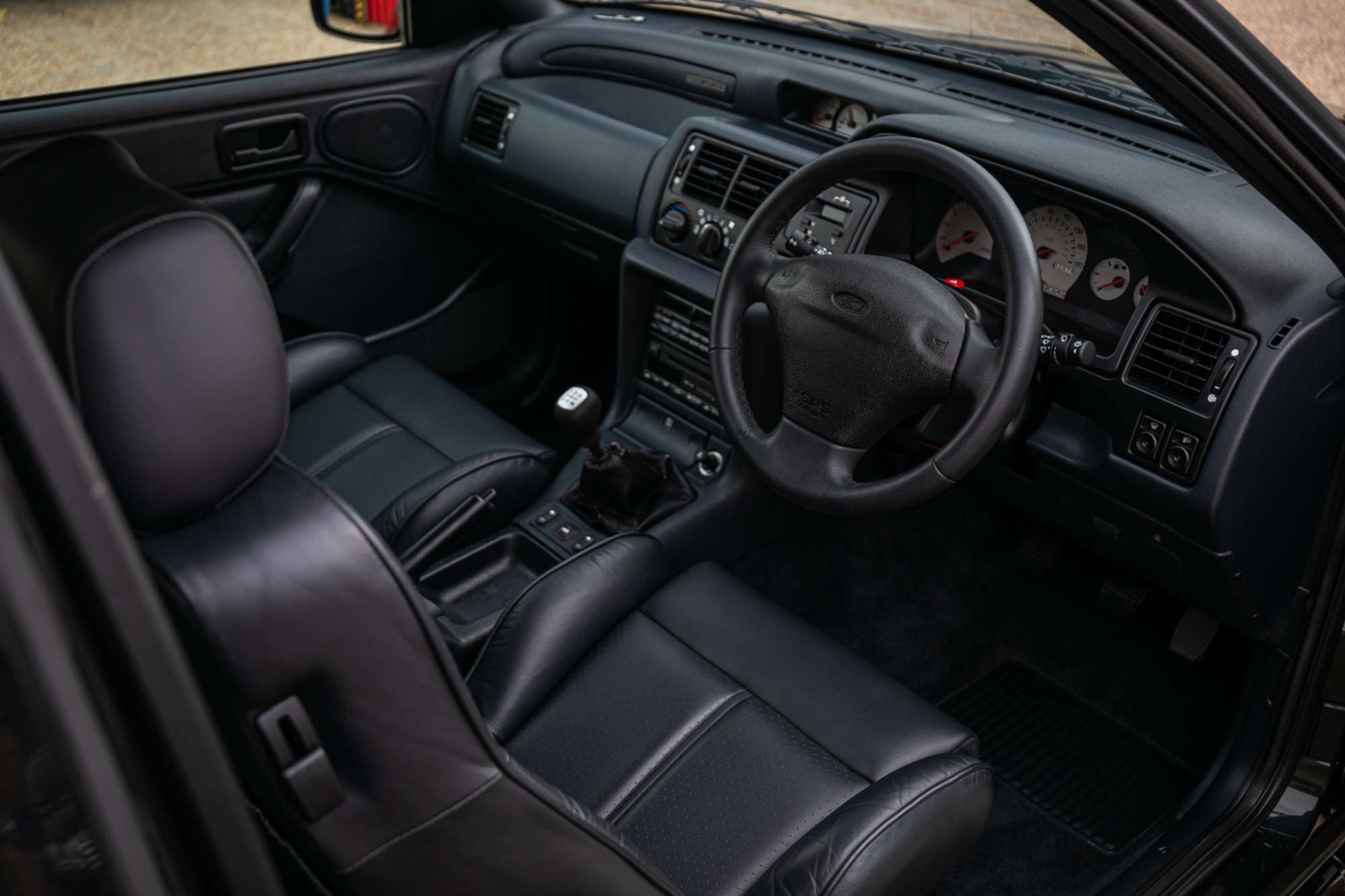 1996_Ford_Escort_RS_Cosworth_blacj_auction-1