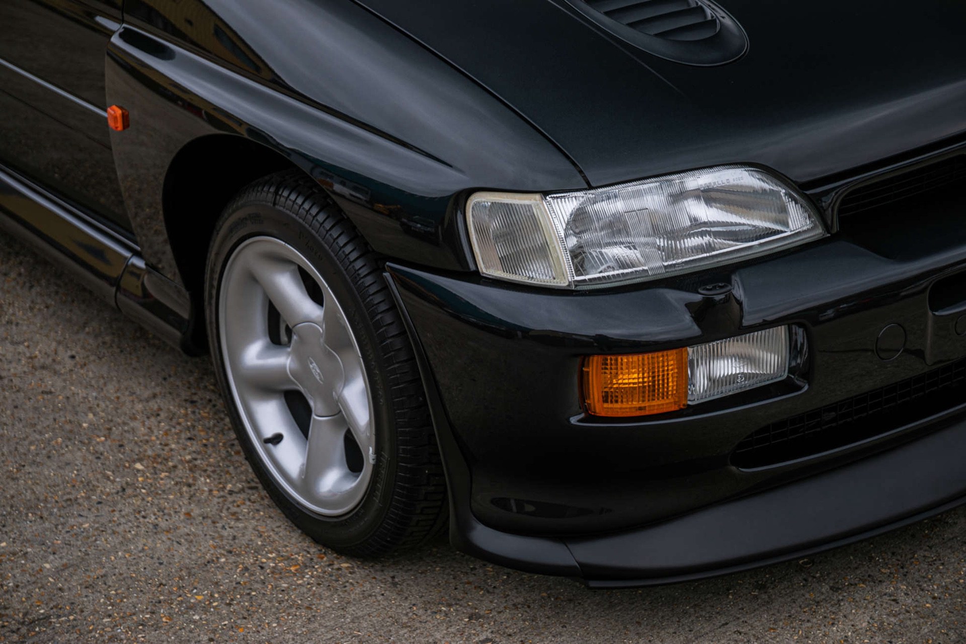 1996_Ford_Escort_RS_Cosworth_blacj_auction-10