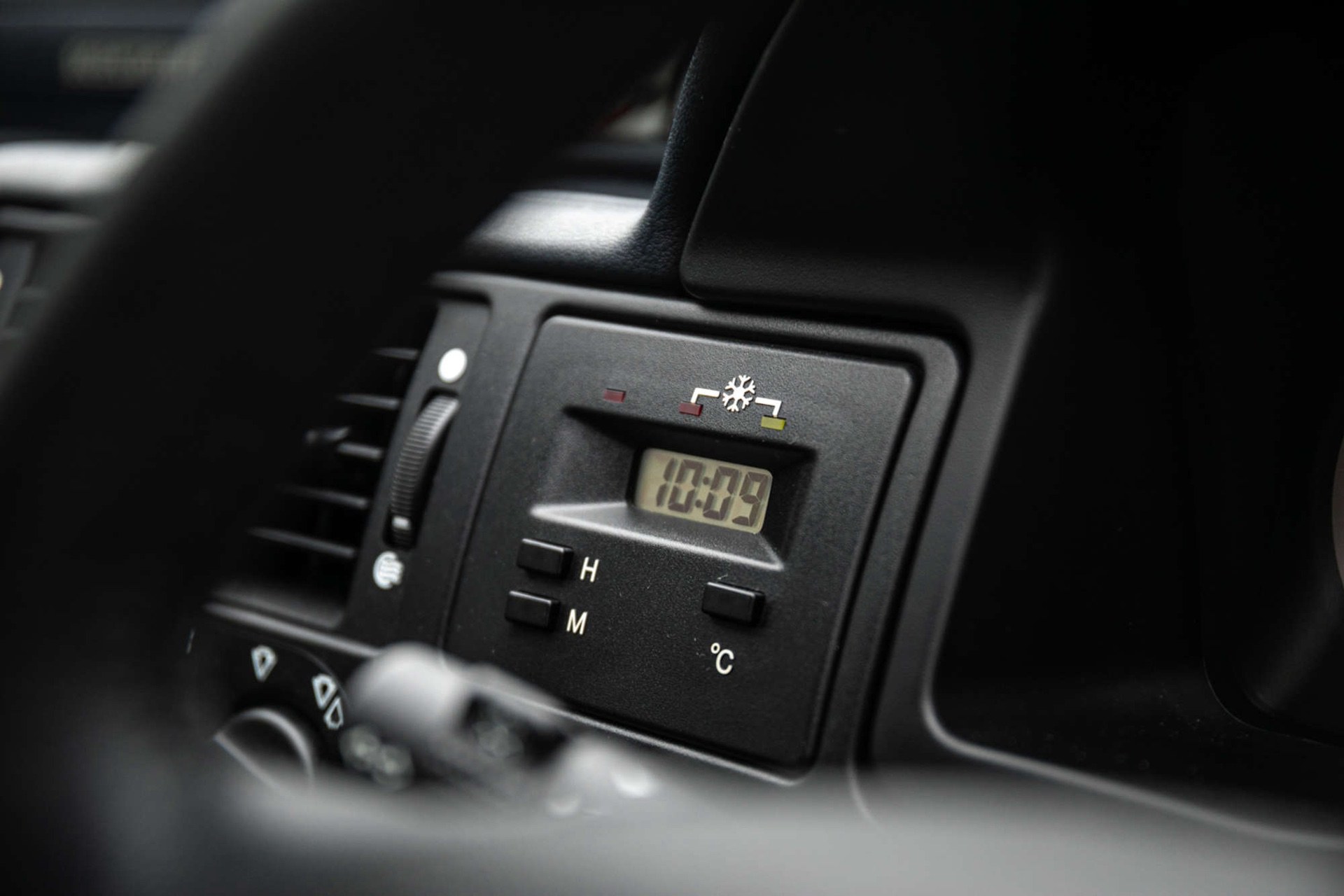 1996_Ford_Escort_RS_Cosworth_blacj_auction-22