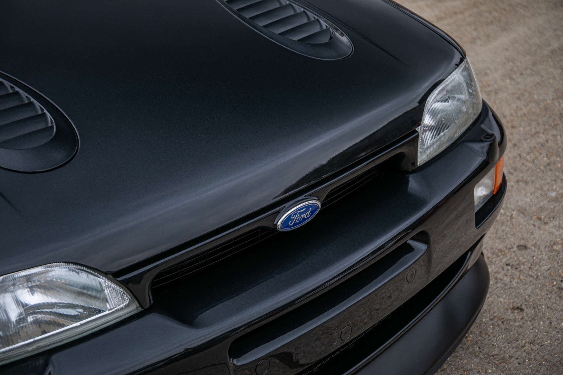 1996_Ford_Escort_RS_Cosworth_blacj_auction-9