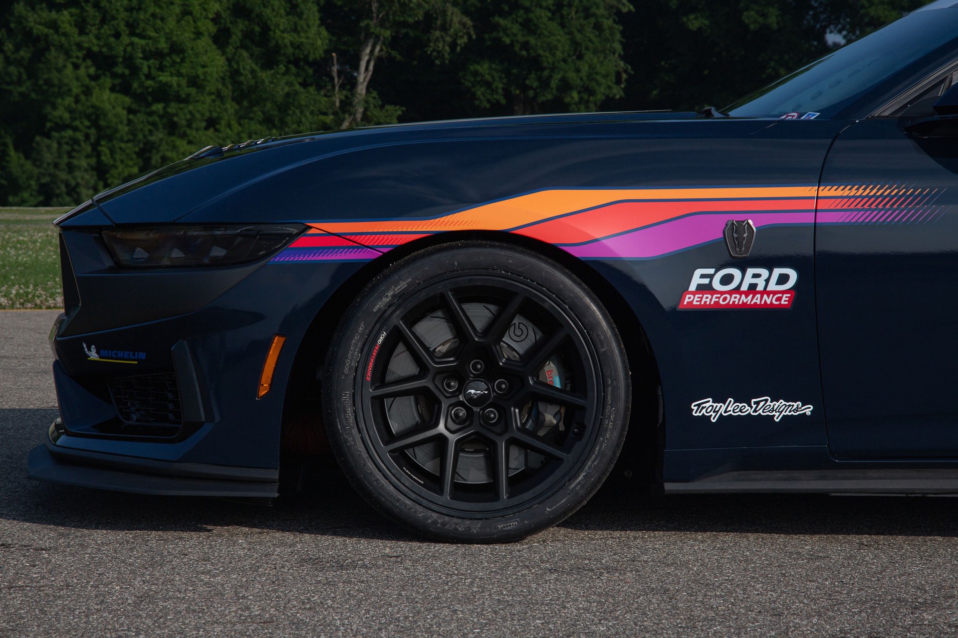 Ford_Mustang_Dark_Horse_R-4