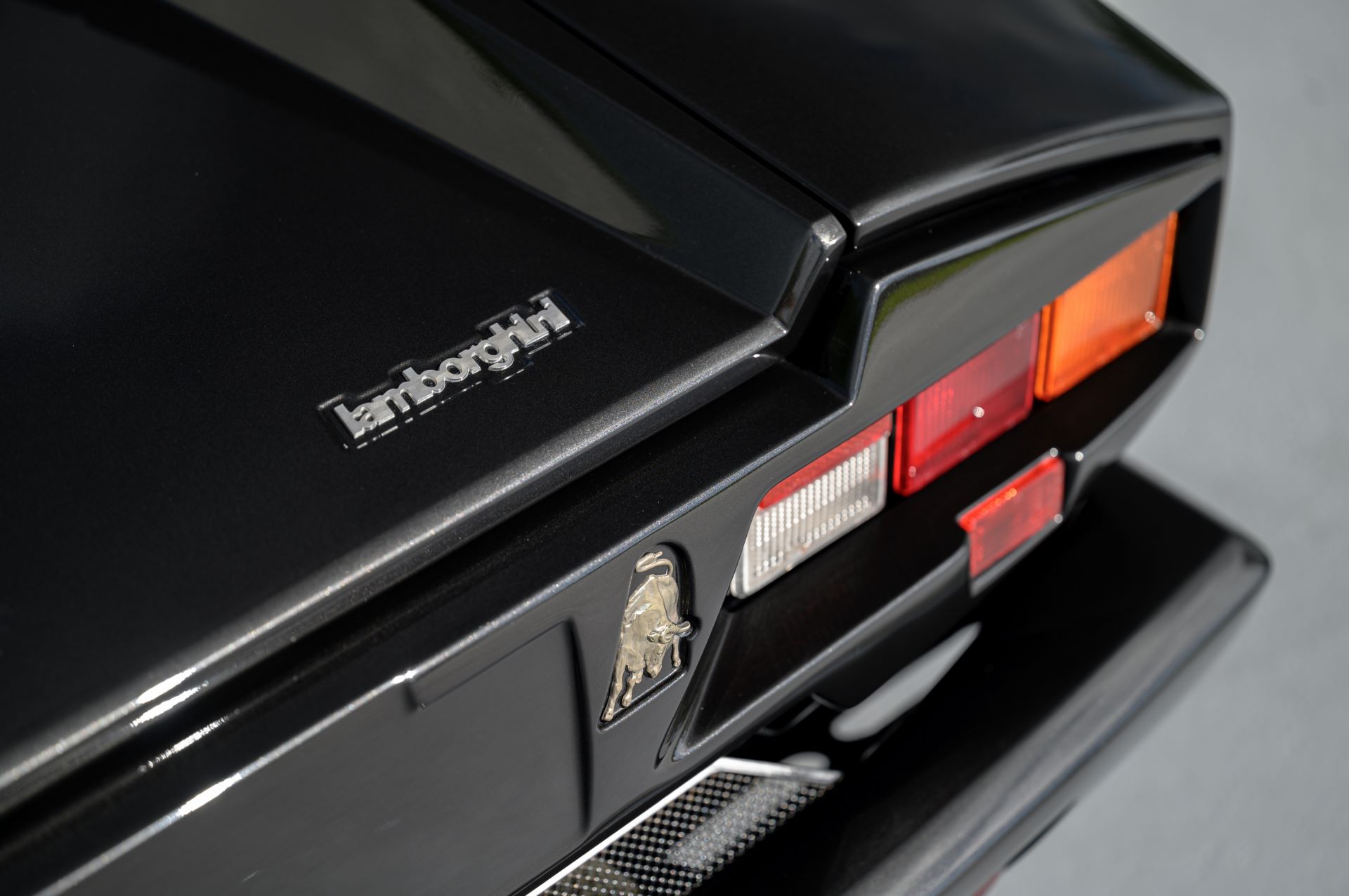 Lamborghini-Countach-25th-Anniversary-Edition-auction-39