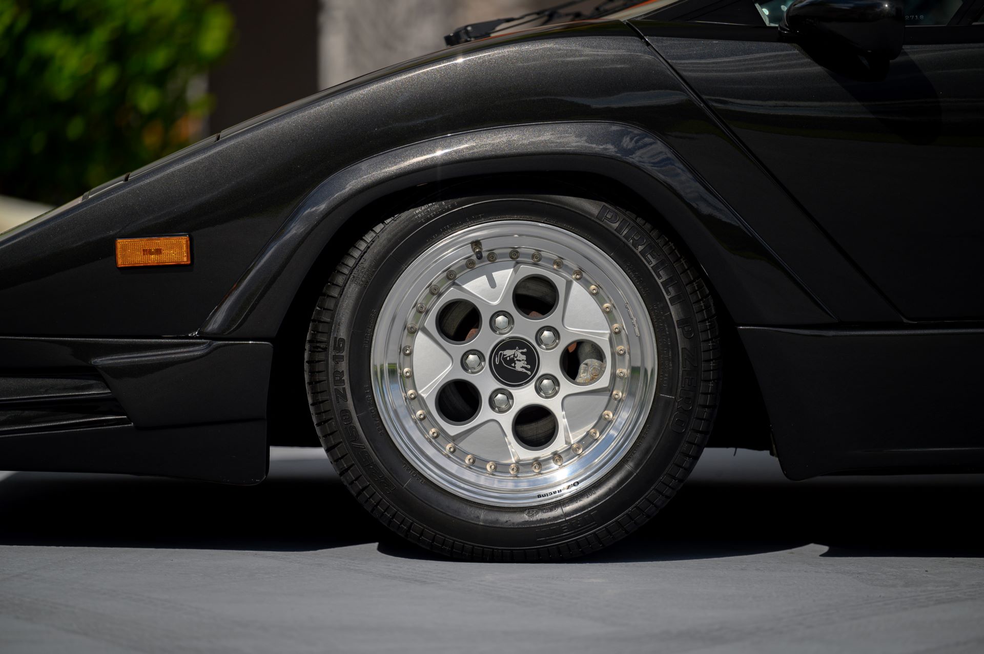 Lamborghini-Countach-25th-Anniversary-Edition-auction-43