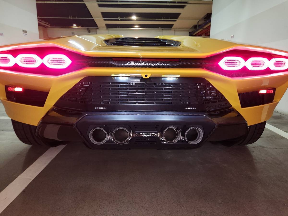 Lamborghini_Countach_LPI_800_sale-4
