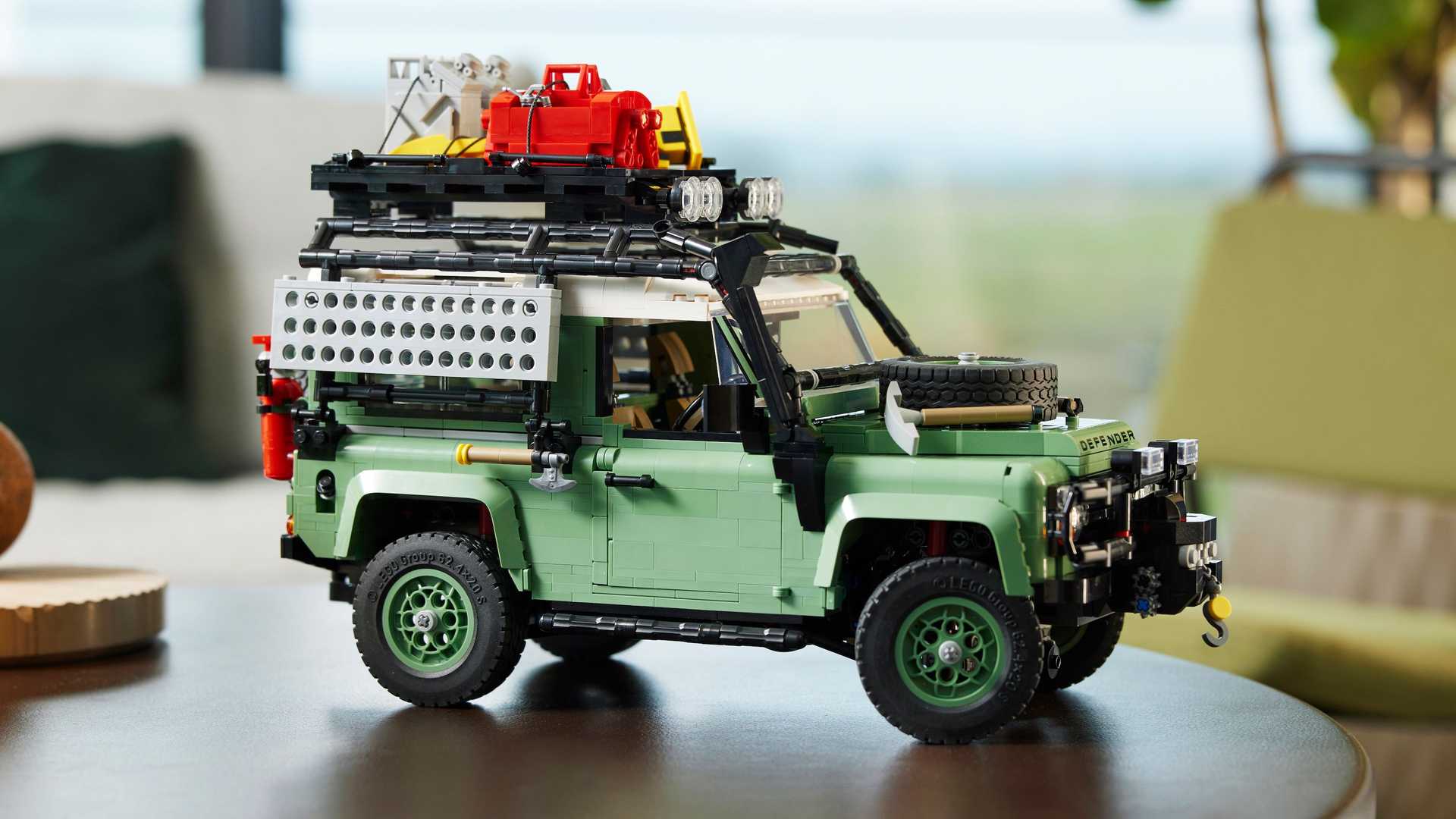 Lego-Icons-Classic-Land-Rover-Defender-90-15