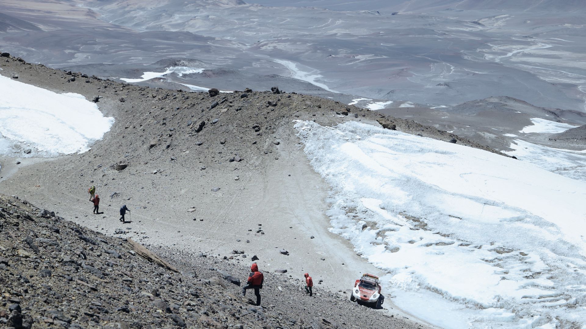 Porsche-911-sets-altitude-world-record-10