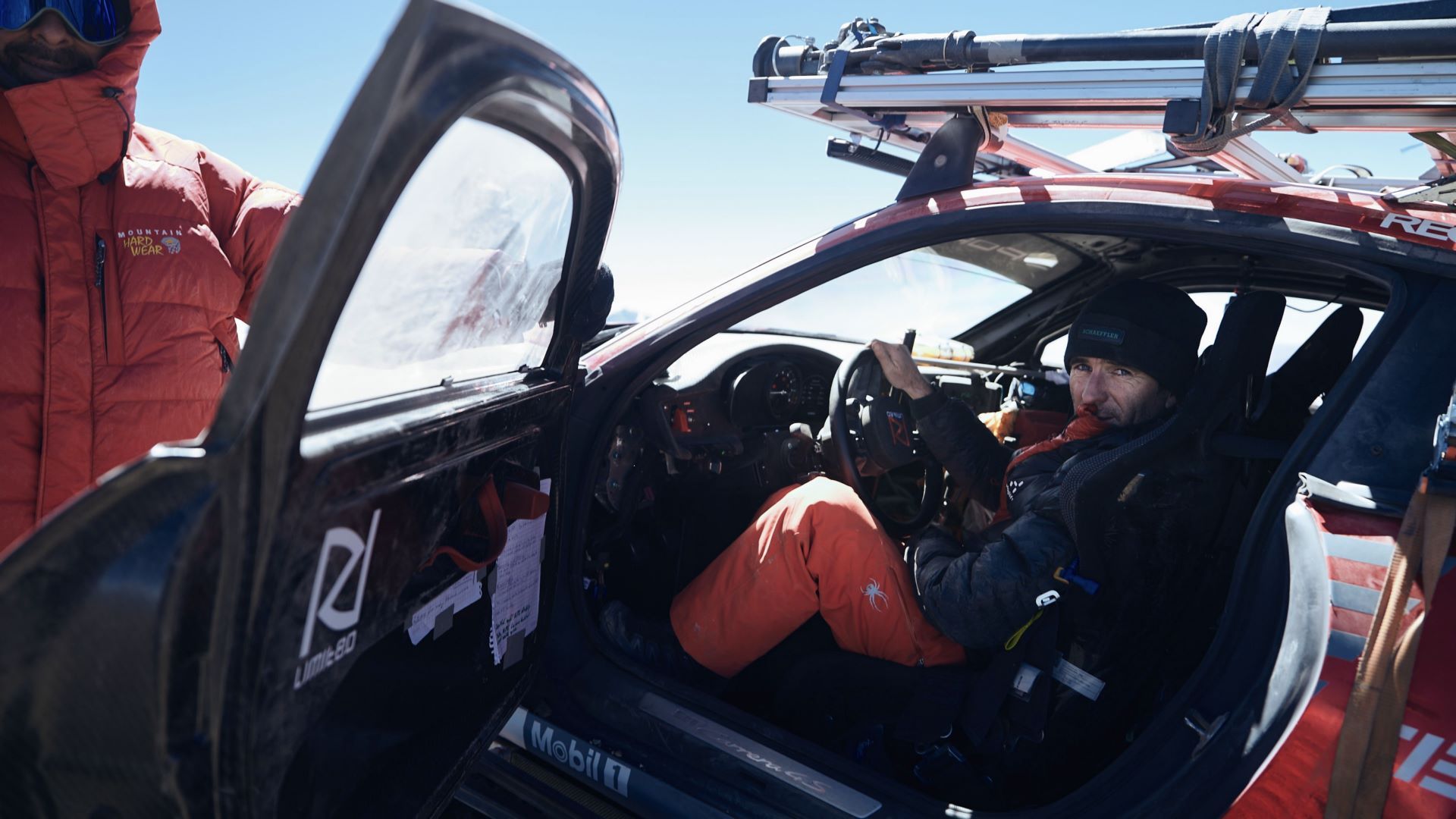 Porsche-911-sets-altitude-world-record-2