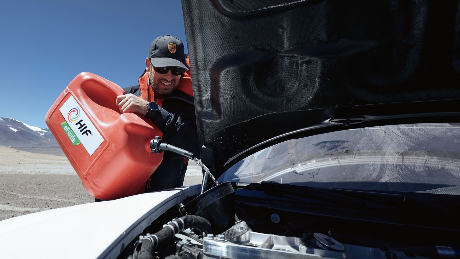 Porsche-911-sets-altitude-world-record-3