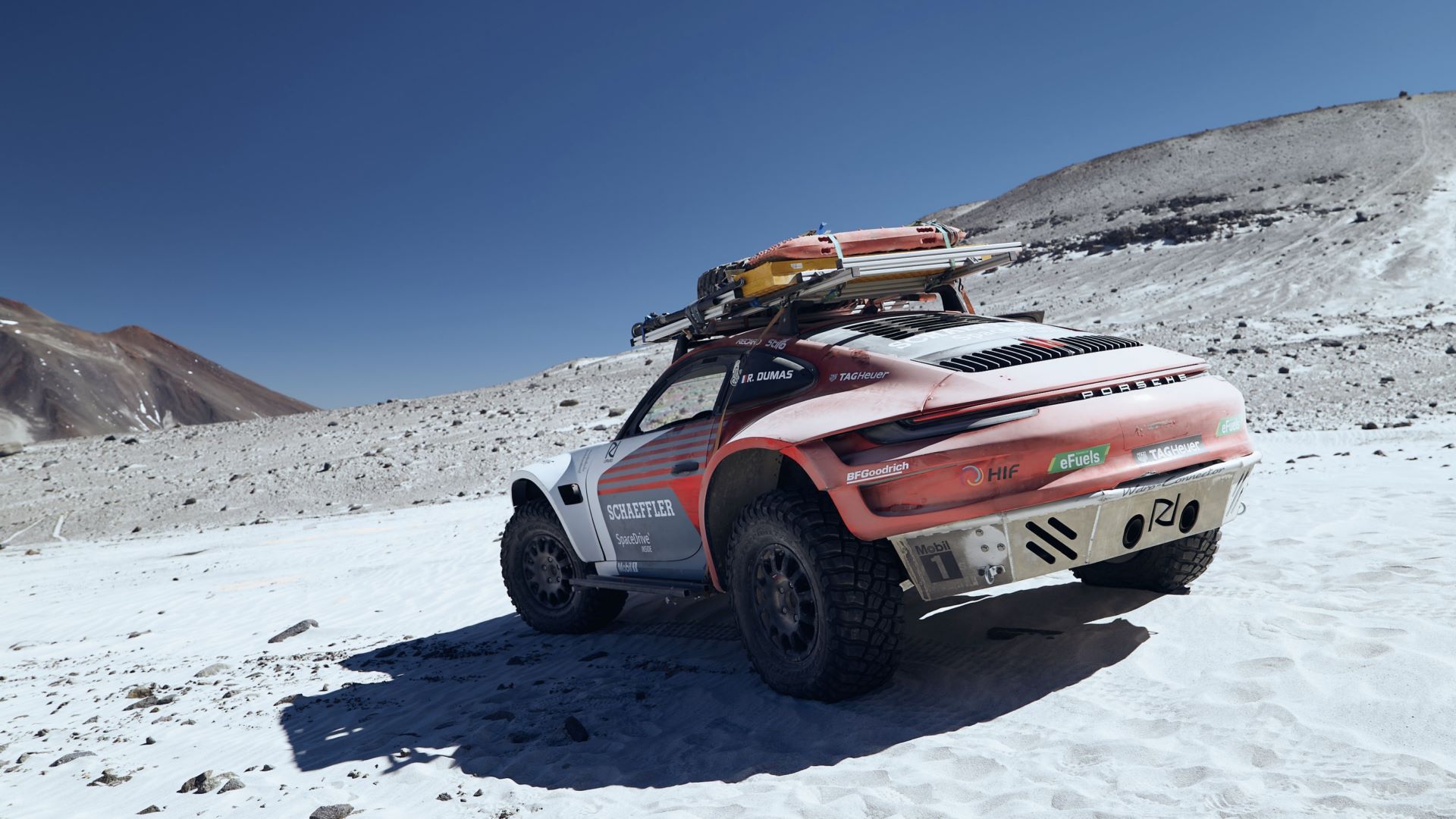 Porsche-911-sets-altitude-world-record-5