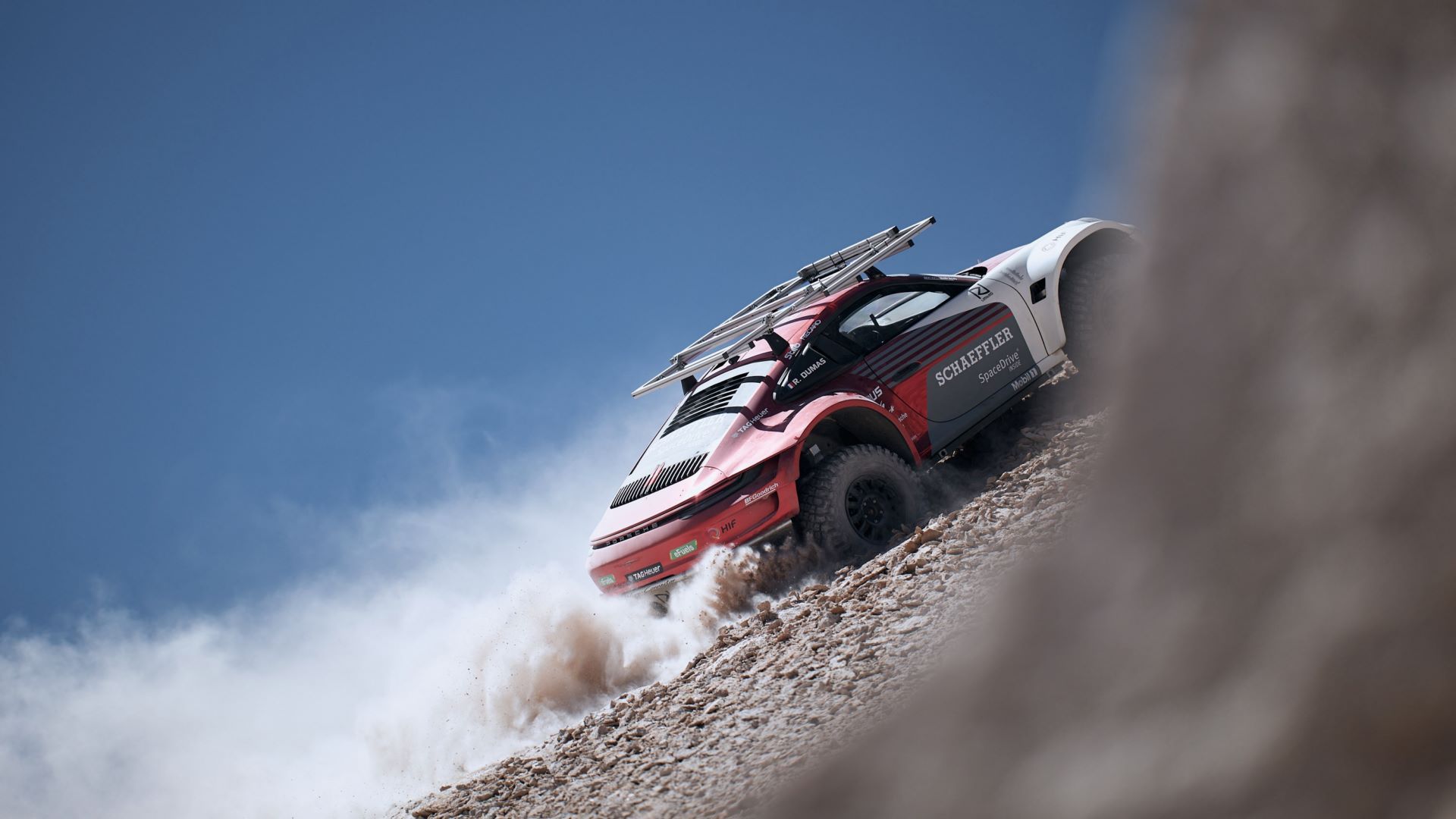 Porsche-911-sets-altitude-world-record-7