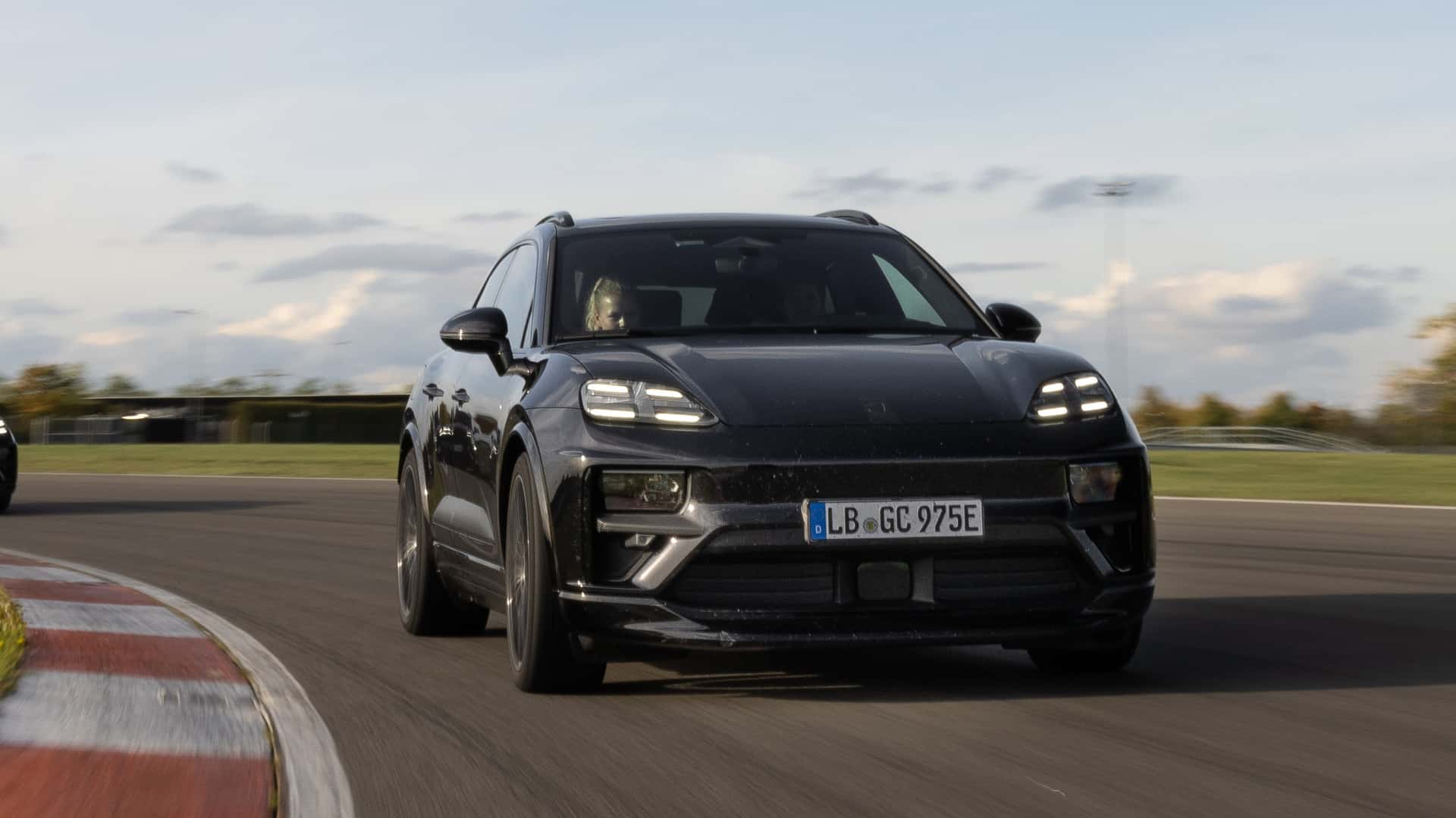 Porsche-Macan-EV-prototype-tests-3