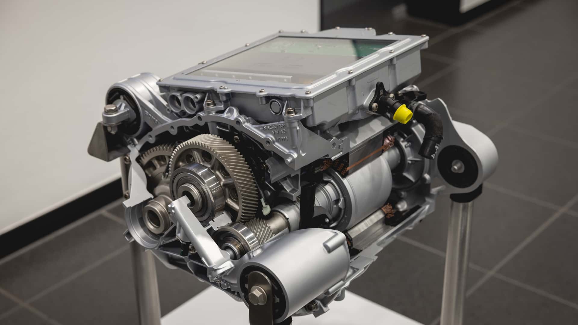Porsche-Macan-EV-prototype-tests-39