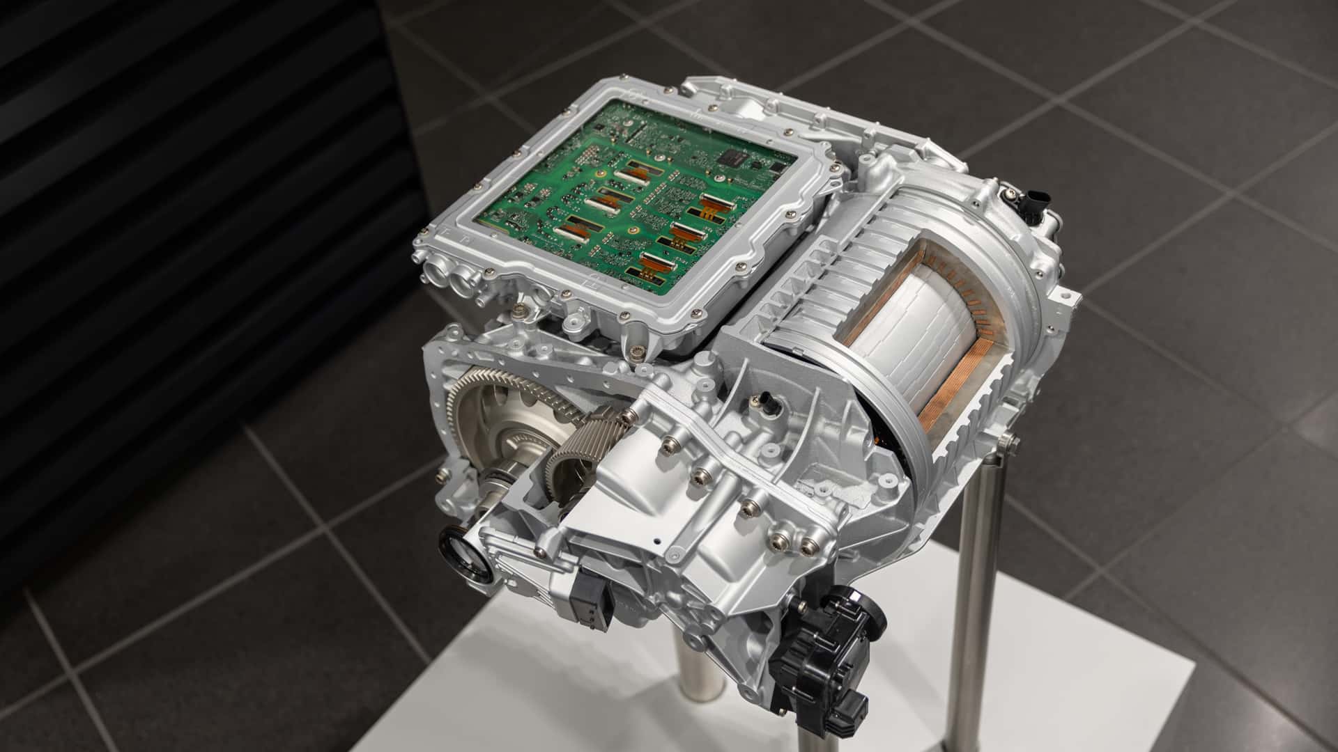 Porsche-Macan-EV-prototype-tests-40