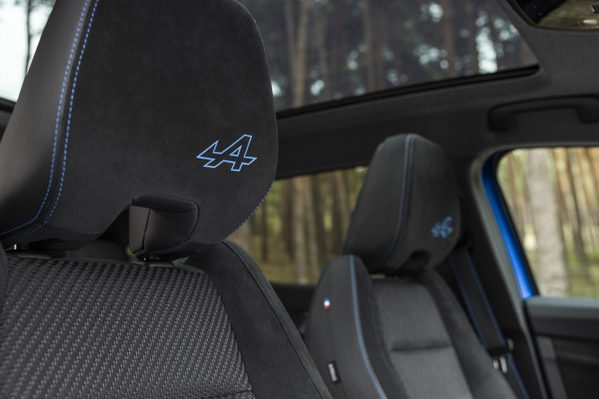 The-All-New-Renault-Austral-Esprit-Alpine-E-TECH-Hybrid-Iron-Blue-17