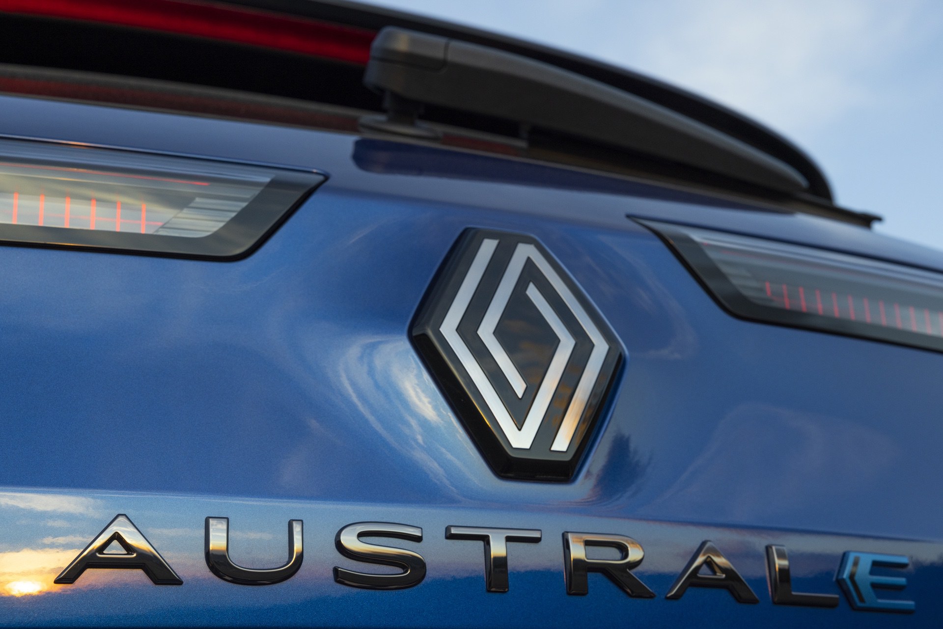 The-All-New-Renault-Austral-Esprit-Alpine-E-TECH-Hybrid-Iron-Blue-9