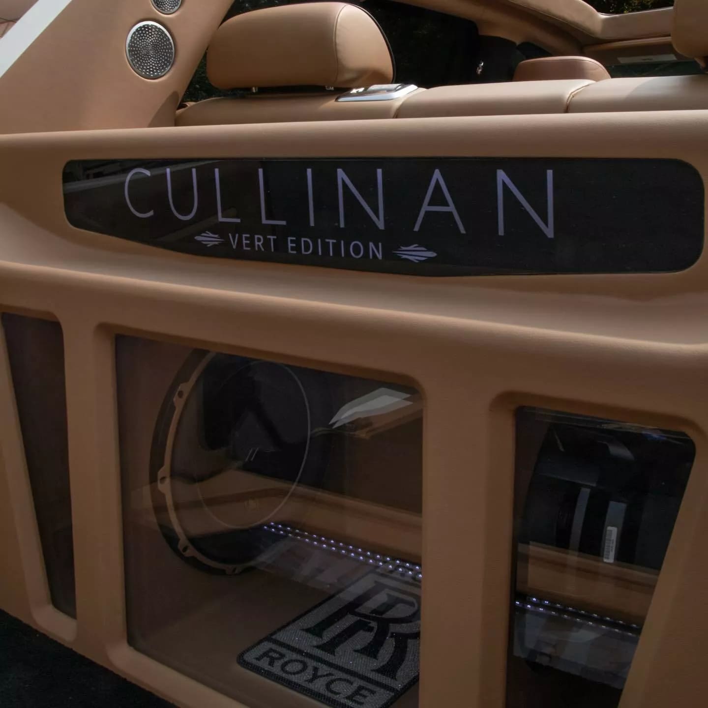Rolls-Royce-Cullinan-Lil-Uzi-Vert-6