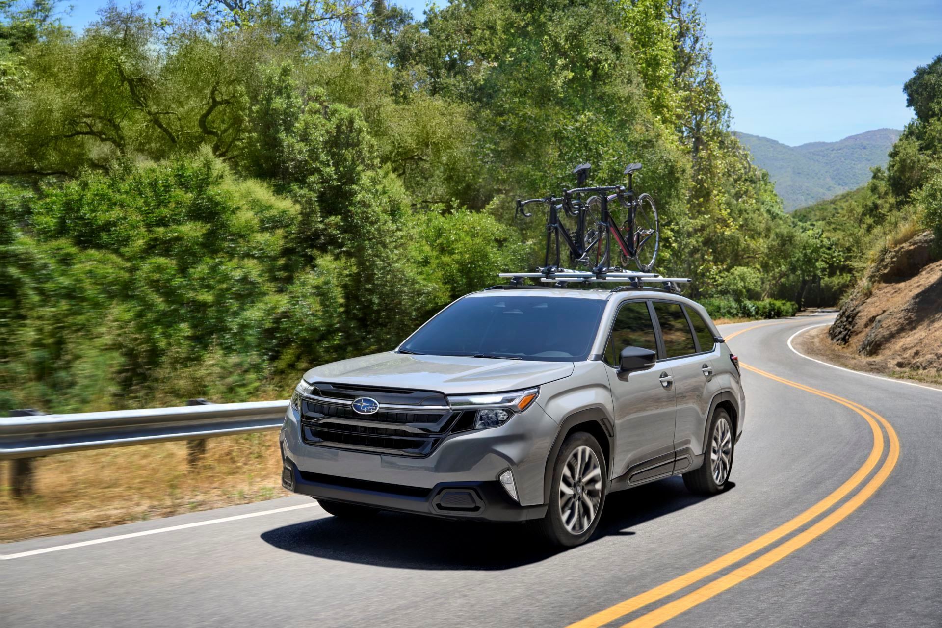 25MY_Forester_Touring_-_in_motion_2
