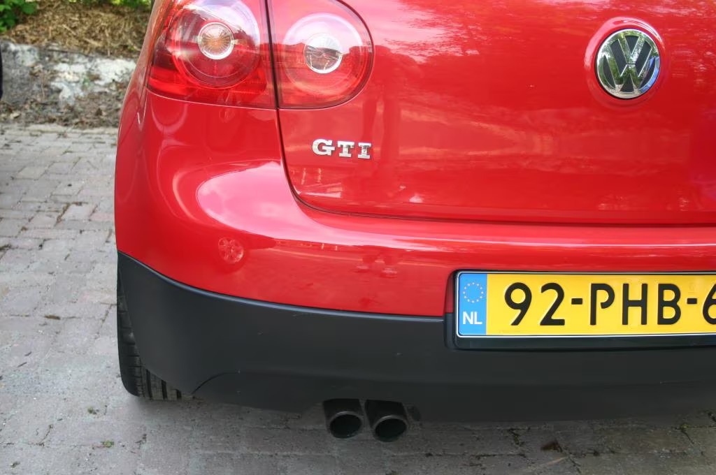 VW-Golf-GTI-center-steering-wheel-5