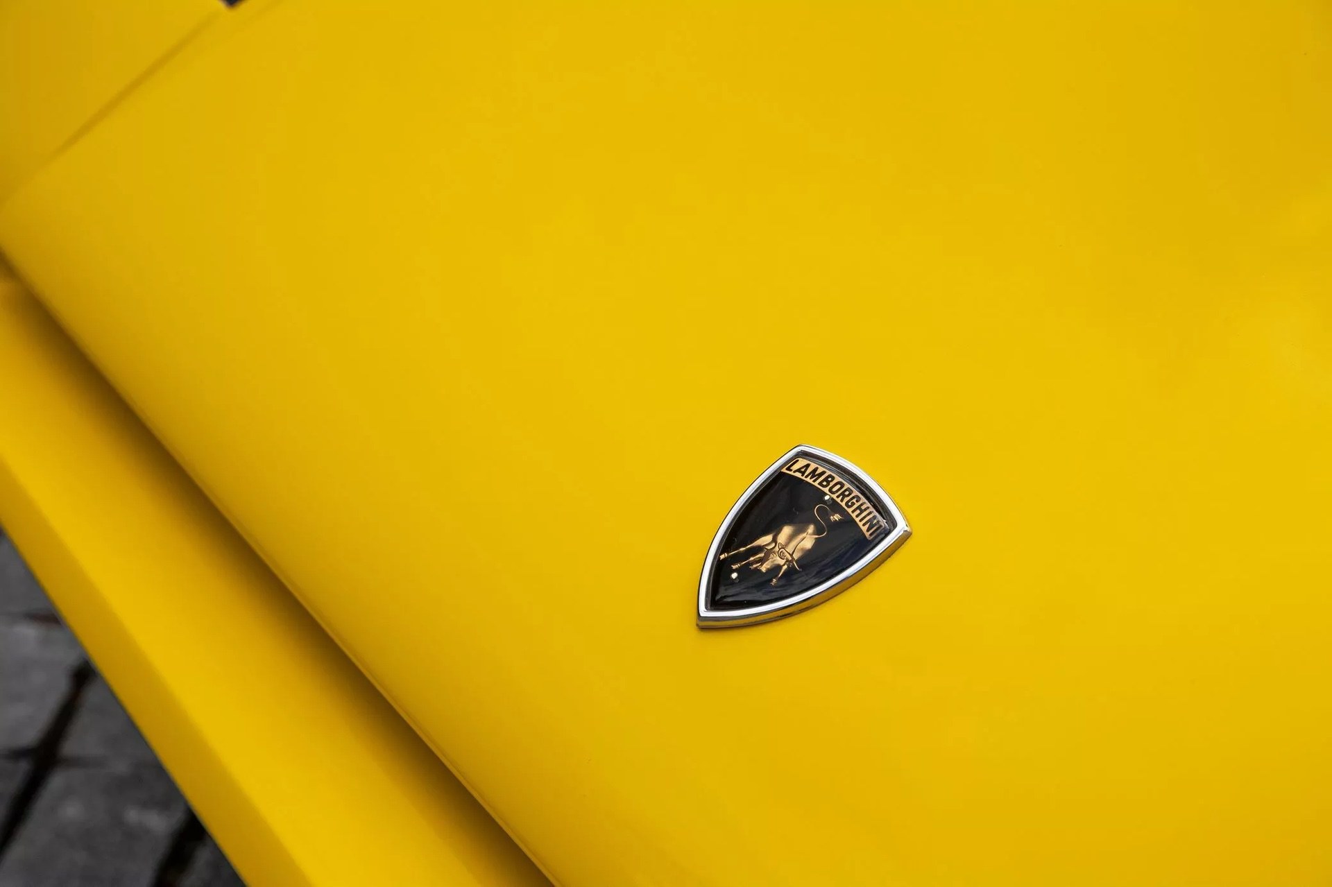Yellow_Lamborghini_Countach_5000_QV_sale-12