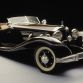 Die luxuriösen und eleganten Typen 500 K und 540 K gehören seit dem Debüt 1934 zu den begehrtesten Cabriolets der Welt und sind bis auf den heutigen Tag hochverehrte Klassiker. Dieser 500 K Spezial-Roadster ist eine frühe Ausführung, bei der die Ersatzräder am Heck noch nicht in die Karosserieform integriert sind. Das Fahrzeug gehört zum Bestand des Mercedes-Benz Museums. Dessen Besucher erklären die ebenso eleganten wie leistungsstarken Kompressorwagen bei Umfragen mit schöner Regelmäßigkeit zu ihren Favoriten.