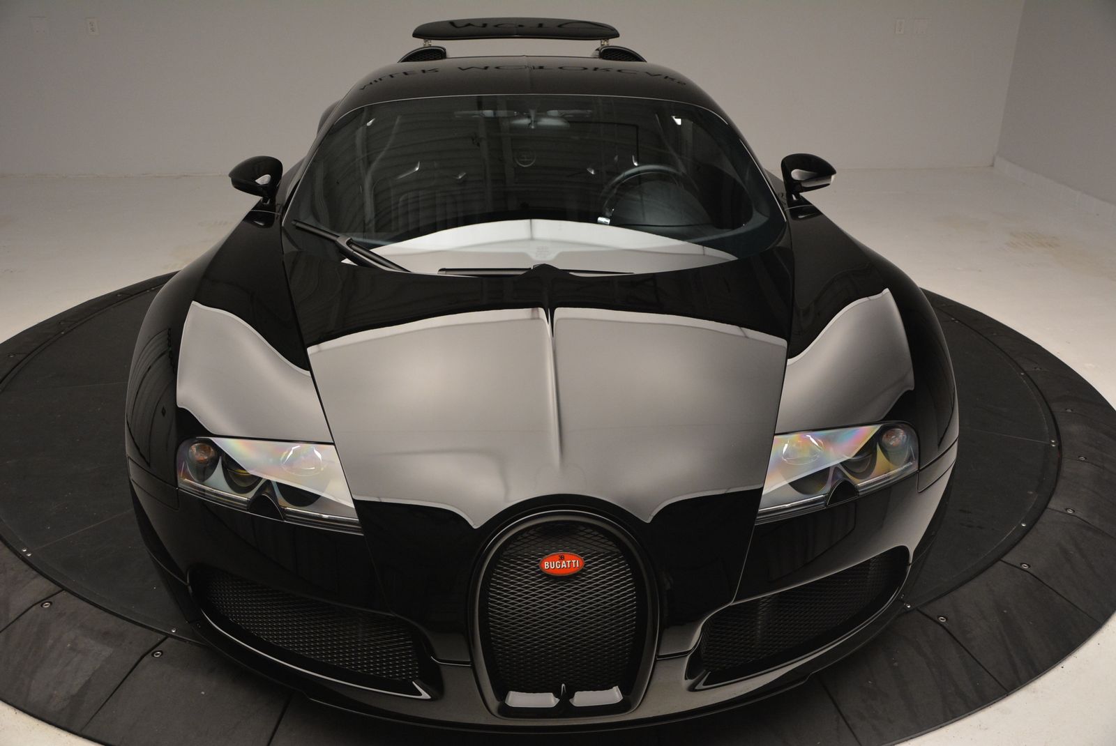 Bugatti black. Бугатти Вейрон черная. Бугатти Вейрон черная матовая. AUTOART Bugatti Veyron. Bugatti чёрная 2022.