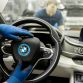 Blick in die Montage des Hybrid-Sportwagens BMW i8 im Werk Leipzig. Einbau des Lenkrads.
