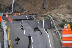 Earthquake in Mexico destroys highway