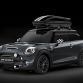 F56 â MINI Cooper / Thunder Grey metallic / Dach in Jet Black / Zusatzscheinwerfer Schwarz inkl. Halter fÃ¼r Zusatzscheinwerfer / Gold Jack Spiegelkappen / Gold Jack Side Scuttle / 17â Multispoke 505 Liquid Black / MINI Dachbox inkl. RelingtrÃ¤gerF56 â MINI Cooper / Thunder Grey metallic / Roof Jet Black / Auxiliary driving lamps incl. Holder for Auxiliary driving lamps / Gold Jack Mirror Caps / Gold Jack Side Scuttle / 17â Multispoke 505 Liquid Black / MINI Roof box incl. Roof Rack