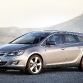 opel-astra-sports-tourer-2011-1
