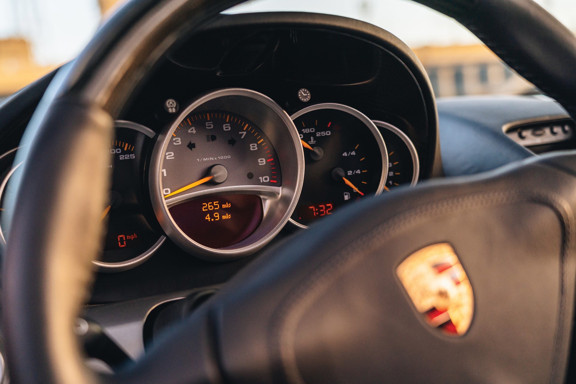 2005-Porsche-Carrera-GT-_11