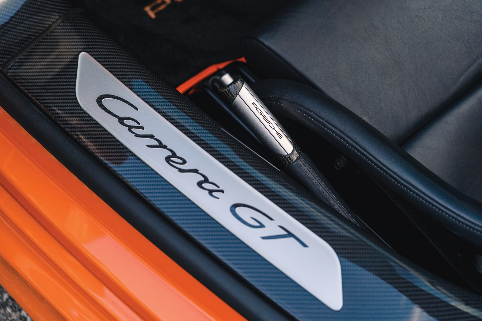 2005-Porsche-Carrera-GT-_14