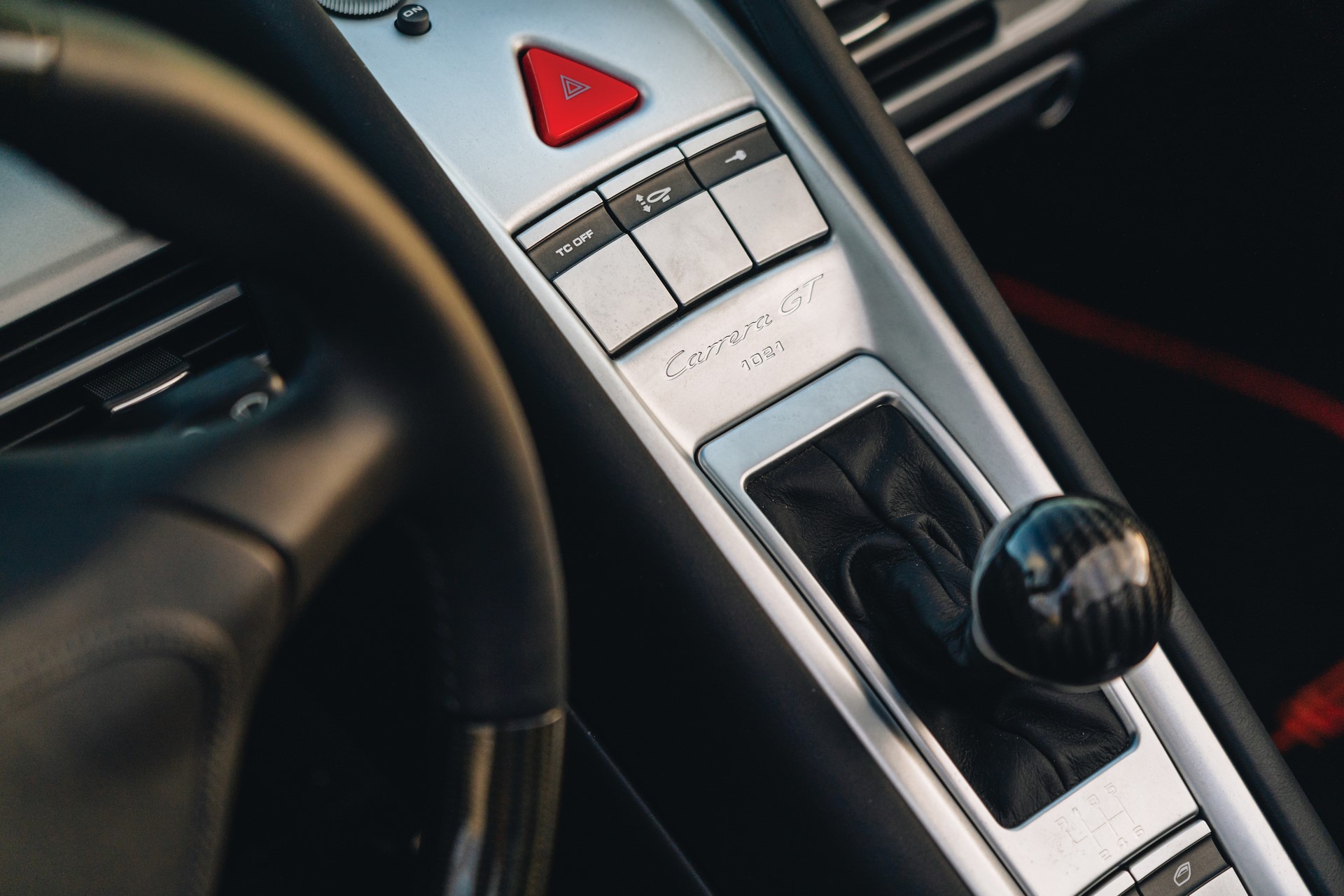 2005-Porsche-Carrera-GT-_18