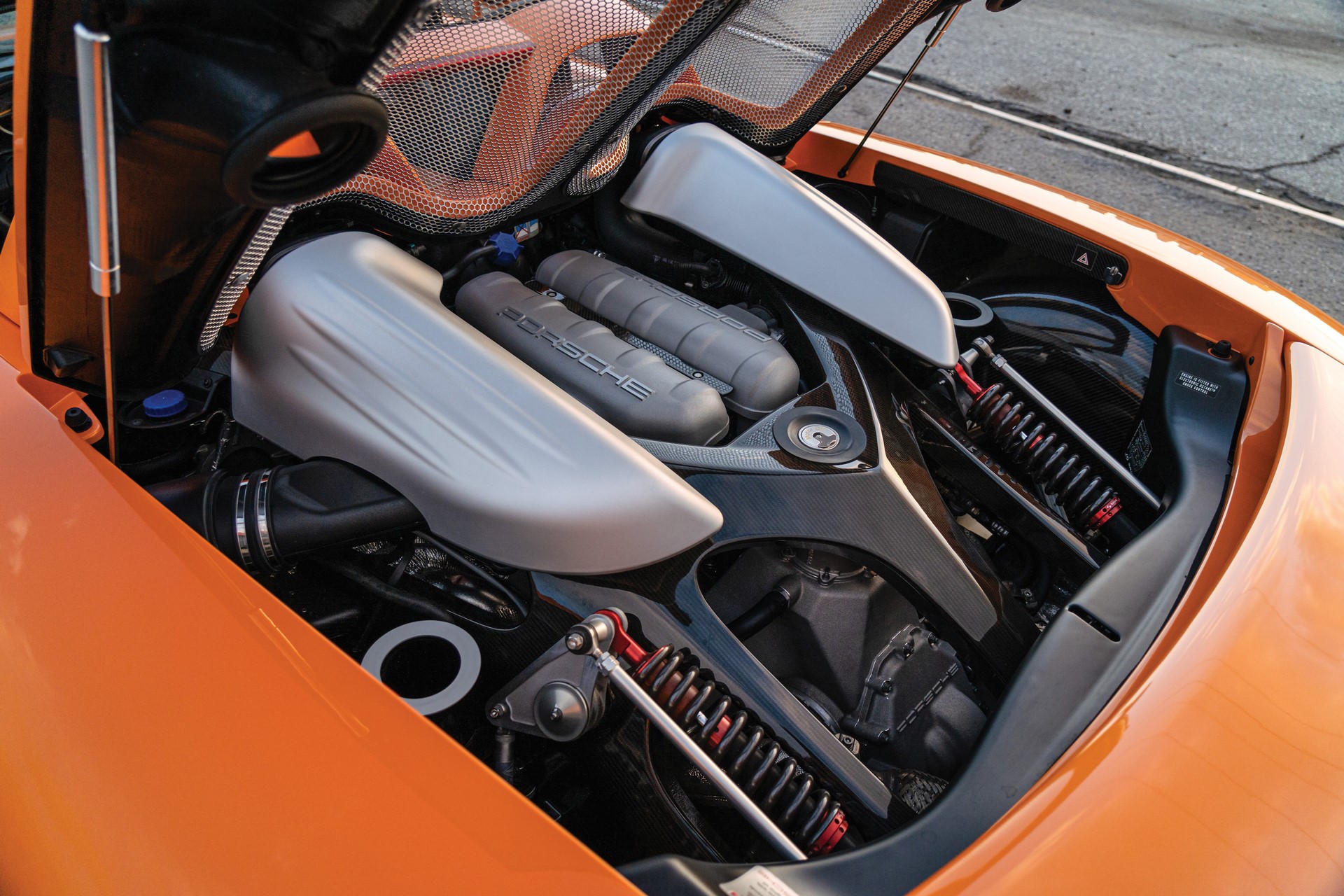 2005-Porsche-Carrera-GT-_2